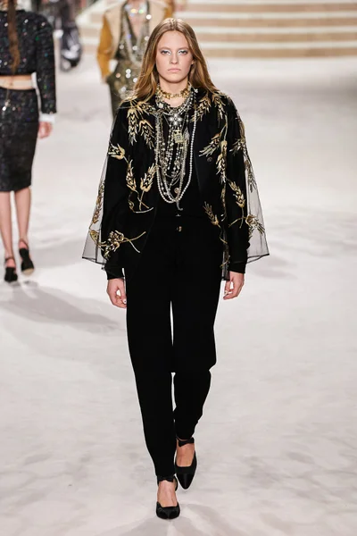 Look 48